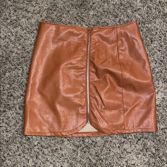 Windsor Tan Skirt - Picture 1 of 3